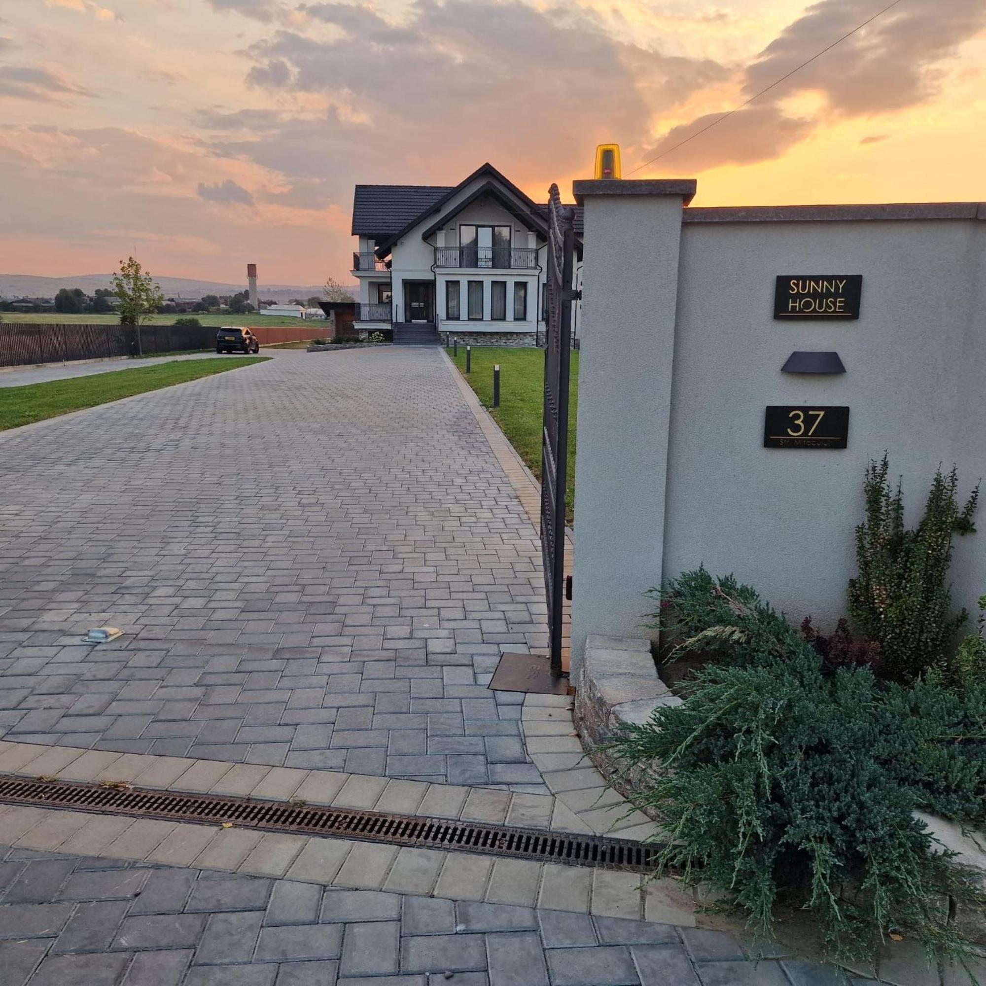 Вілла Sunny House Сучава Екстер'єр фото